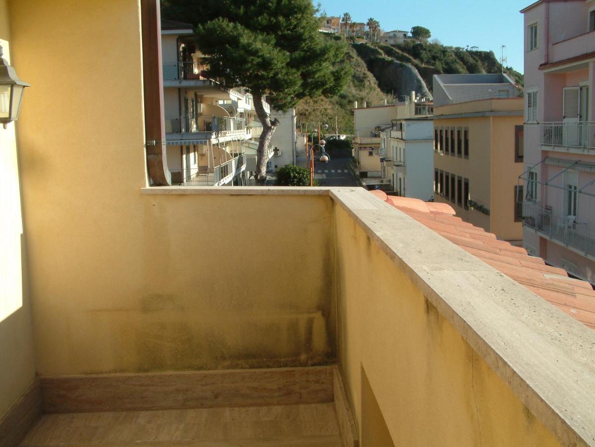 La Dimora Del Borgo Bed and Breakfast Belvedere Marittimo Rum bild